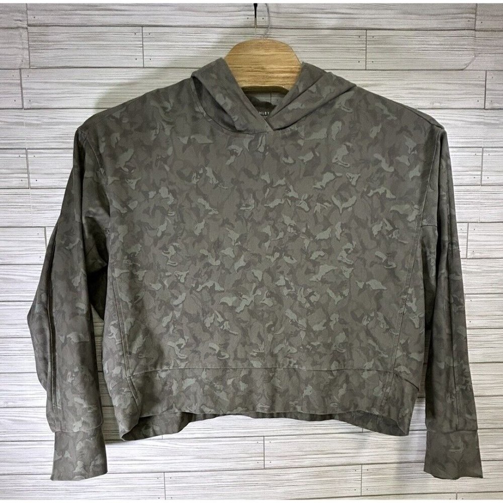 Athleta Hoodie XLT Women's Farallon Sweatshirt Printed Camo Green Workout‎ Yoga